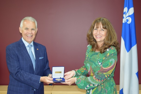 Sylvain Vinet reçoit la médaille de l’Assemblée nationale