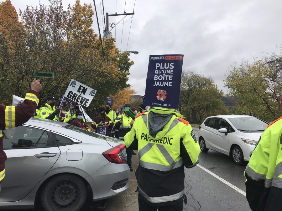 Paramédics : Tracts et pancartes pour Christian Dubé à Beloeil