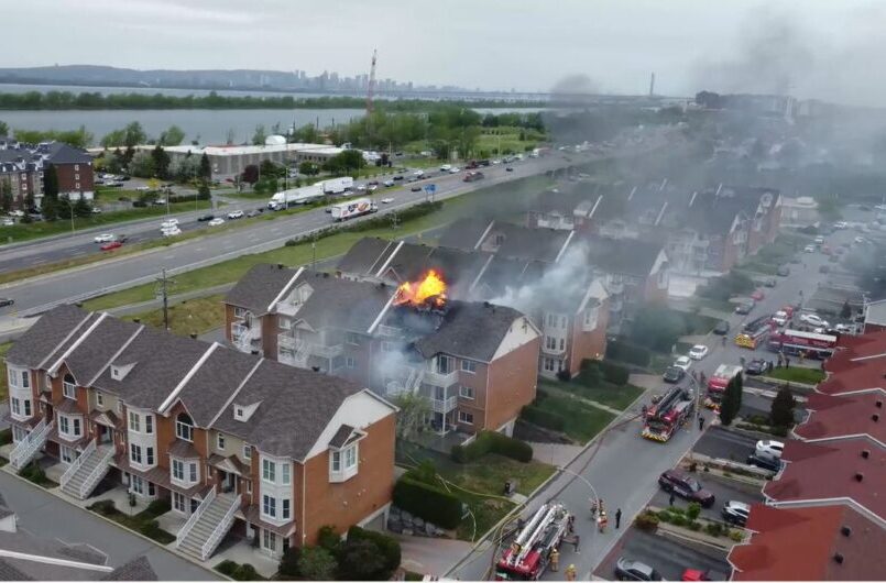 Un immeuble à condos est la proie des flammes à Brossard