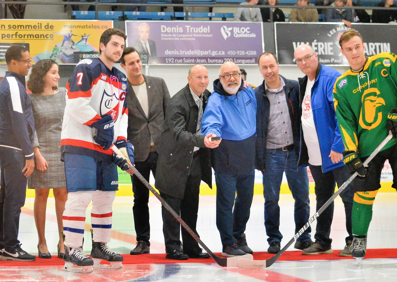 L’organisation du Collège Français a réservé une grande surprise à son président et propriétaire, Pierre Pétroni, pour ses 35 ans dans le monde du hockey junior.