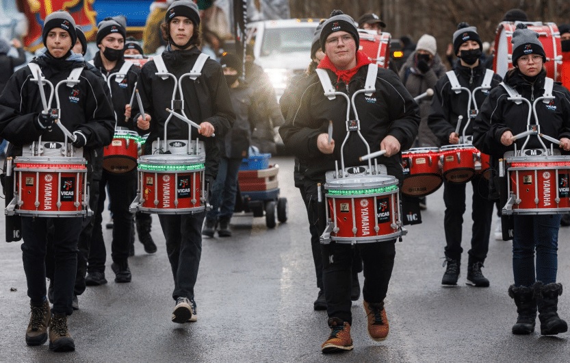 Parade de joueurs de tambour