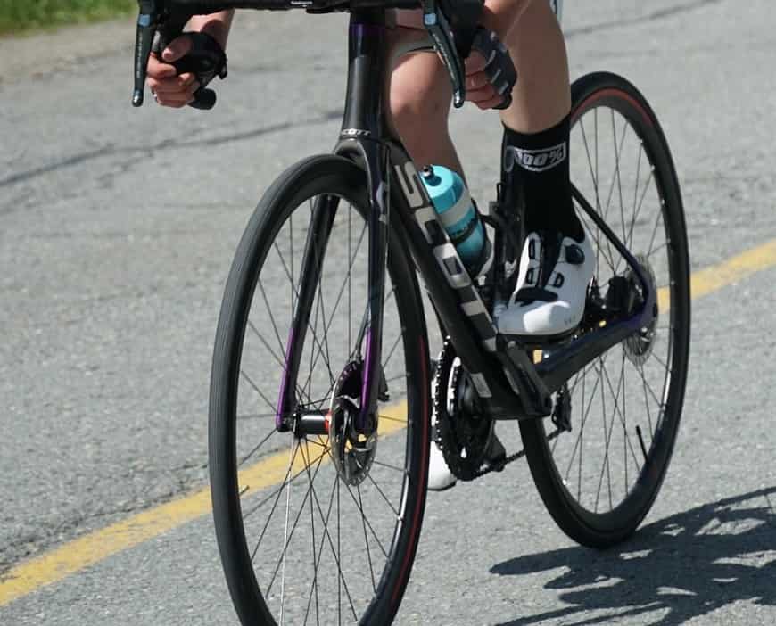 Cycliste sur la route