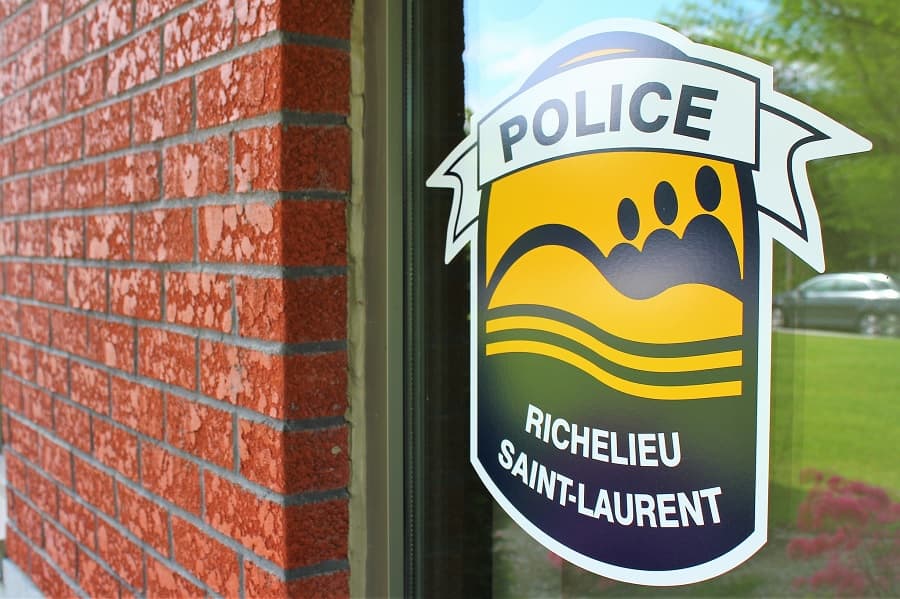 Façade d'un édifice de police