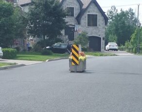 Une rue de La Prairie suréquipée contre la vitesse