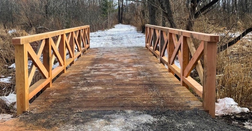 pont dans un parc naturel