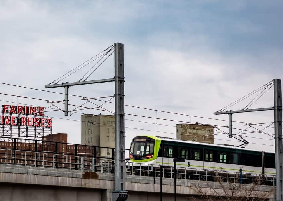 Le REM parcourt lentement de nouveaux kilomètres