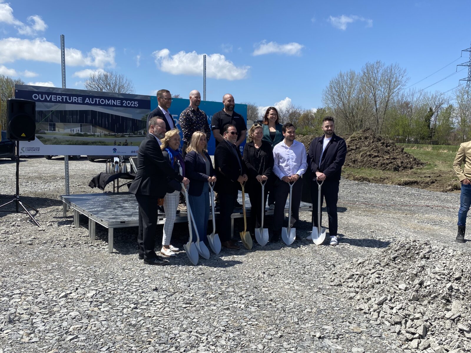 Première pelletée de terre pour le complexe sportif Delson 