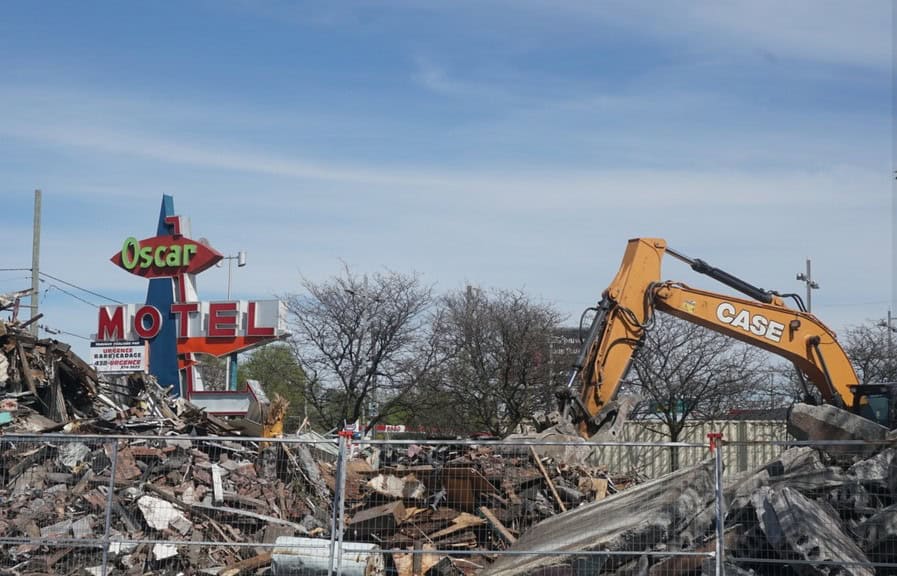 Manchette mardi 14 mai – 8 h Des fonctionnaires au salaire plus élevé que le premier ministre 60 nouvelles places au CPE Les Joyeux Calinours Clip F GENDRON familles La machinerie lourde met au sol le vieux motel Oscar de Longueuil L’audience sur le décès de Raphaël André vient de commencer à Longueuil