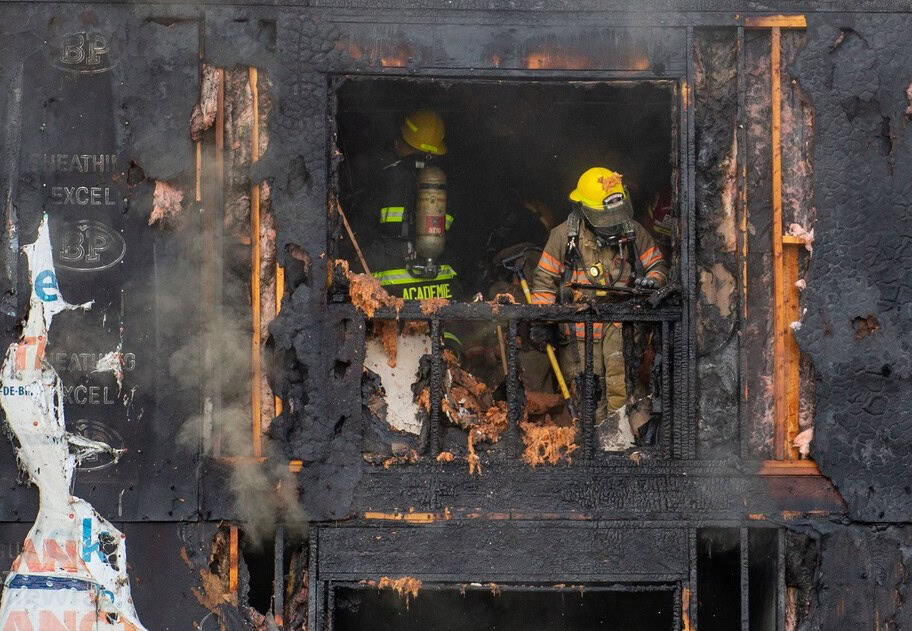 Le feu jette à la rue des familles de Brossard