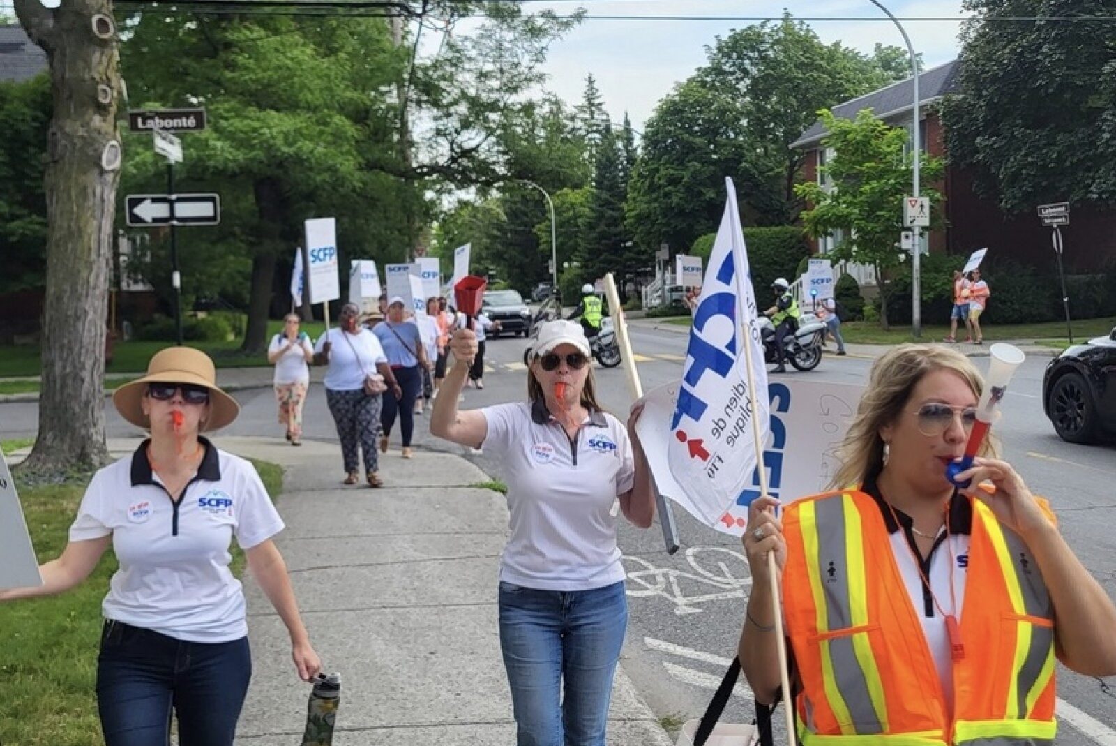 Grève des cols blancs de l’OHL à Longueuil