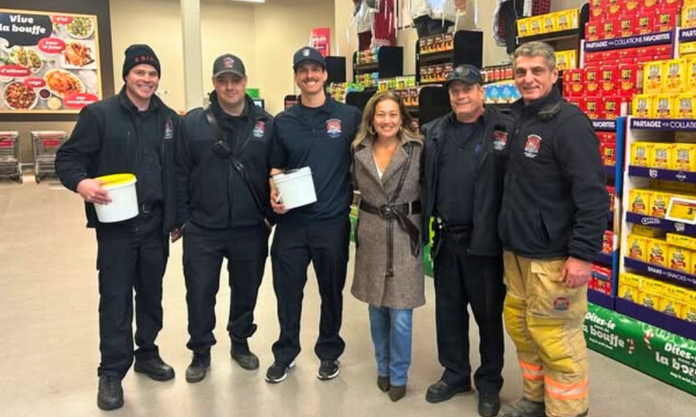 Les pompiers de Brossard ramassent 7000$ pour la Maison d’Entraide St-Alphonse