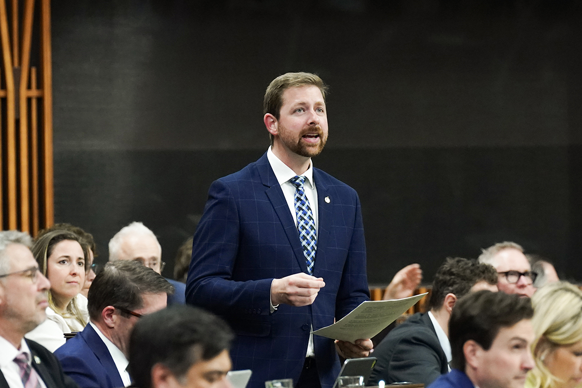 Le député Xavier Barsalou-Duval dénonce le silence du BST après le déraillement à Longueuil