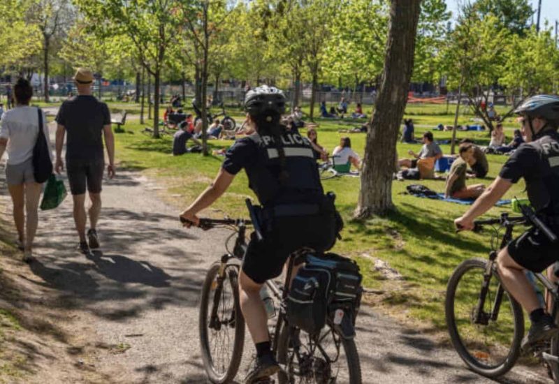 Des policiers de Longueuil à vélos pour une bonne cause