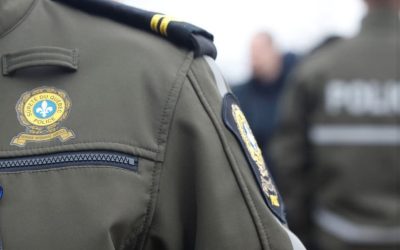 La police saisie des biens lors de l’opération contre l’hameçonnage sur le web