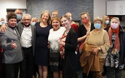 Josée Latendresse entourée de son équipe de conseillers. Photo: Félix Poncelet-Marsan