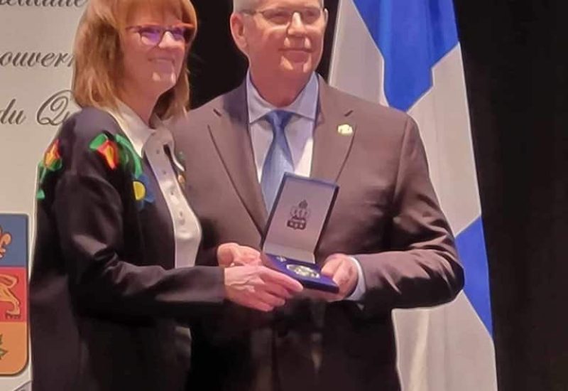 Un montarvillois reçoit un prix par la lieutenante-gouvernante du Québec