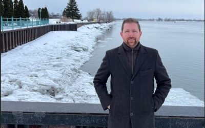 Le député Xavier Barsalou-Duval estime avoir un appui de taille dans sa lutte pour protéger les berges des Grands Lacs et du fleuve Saint-Laurent.