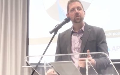 Xavier Barsalou-Duval résisgte au tsunami libéral