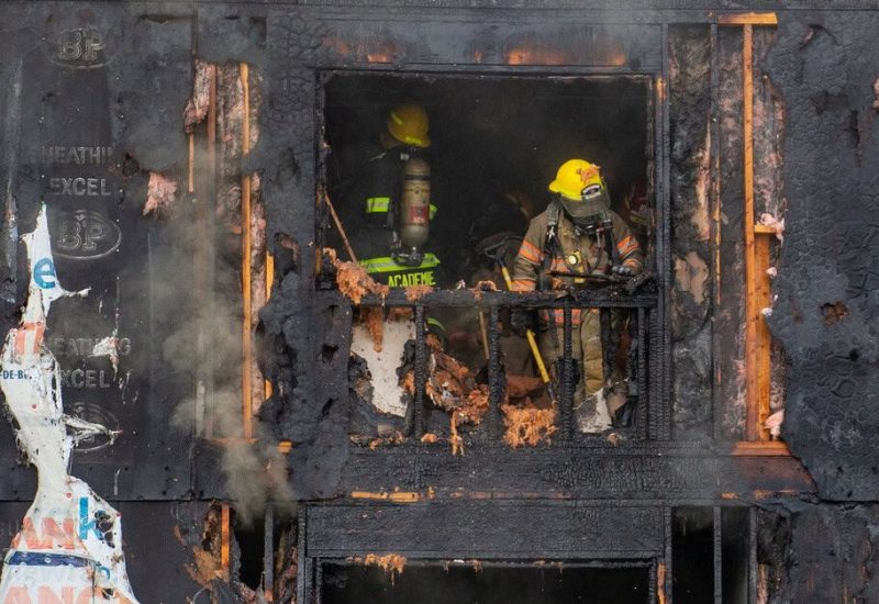 Le feu jette à la rue des familles de Brossard