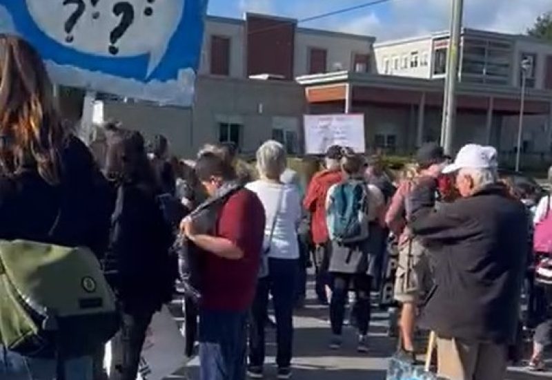 Des citoyens manifestent contre le projet Northvolt à McMasterville